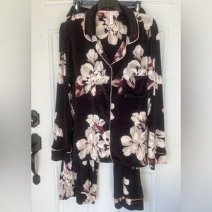 JOYSPUN Black Velour Floral Pajama Set for Women Sz 2XL 2 piece top/bottom NWT